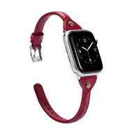 Bracelet Apple Watch en cuir rouge avec coutures visibles, boucle argentée, design Timu élégant.