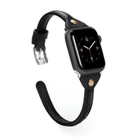 Bracelet Apple Watch en cuir noir avec boucle argentée et détails clous dorés, style Timu.