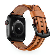 Bracelet Apple Watch en cuir pleine fleur marron avec boucle noire mate, coutures apparentes, style Soren.