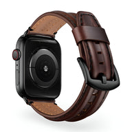 Bracelet Apple Watch en cuir pleine fleur marron foncé avec boucle noire mate, couture apparente élégante.