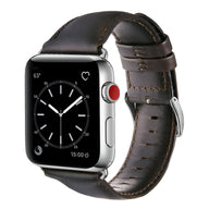 Bracelet en cuir marron foncé avec coutures visibles pour Apple Watch homme, boucle argentée.