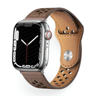 Bracelet Apple Watch cuir marron perforé respirant avec boucle métallique argentée pour femme.