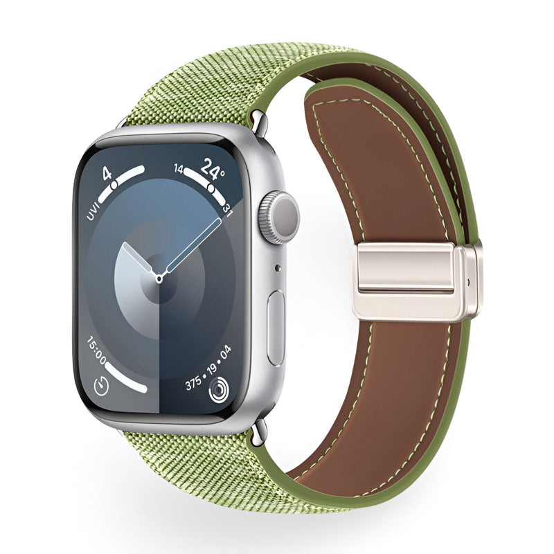 Bracelet Apple Watch vert en cuir tissé avec doublure marron et boucle argentée.
