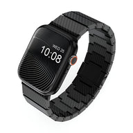 Bracelet en fibre de carbone noir pour Apple Watch, design maillon élégant et texturé.