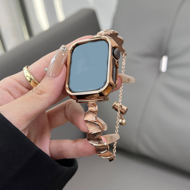 Bracelet pour Apple Watch en métal torsadé or rosé, style élégant avec chaîne réglable.