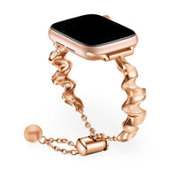 Bracelet Apple Watch en métal torsadé or rosé avec fermoir coulissant, pour femme modèle Estela.