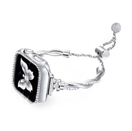 Bracelet torsadé en métal argenté pour Apple Watch avec fermoir coulissant réglable.