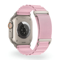 Bracelet Apple Watch en nylon rose clair à boucle alpine, style mixte, pour tailles 38 à 42 mm.