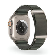 Bracelet Apple Watch en nylon vert foncé à boucle alpine, taille ajustable, modèle Zane.