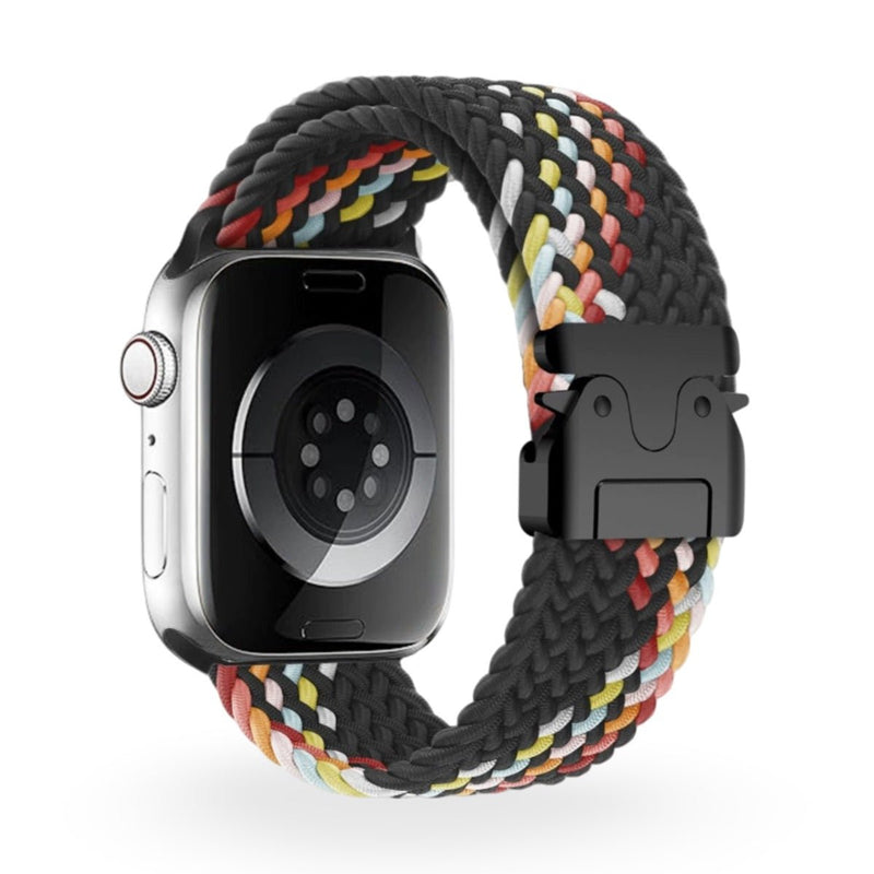 Bracelet Apple Watch en nylon tressé noir avec motifs rouges, jaunes et blancs, boucle tactique noire.