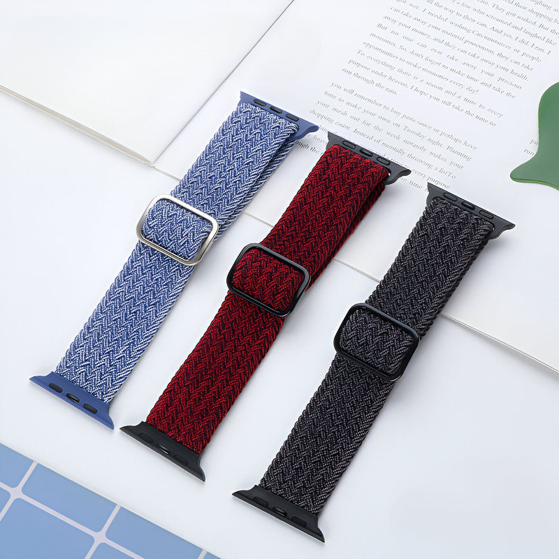 Lot de trois bracelets Apple Watch en nylon tressé, couleurs bleu, rouge et noir, boucles métal assorties.