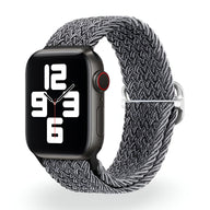 Bracelet Apple Watch en nylon tressé gris clair et foncé, style mixte, fermeture boucle métallique.