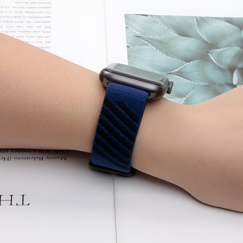 Bracelet Apple Watch en nylon bleu marine avec motif tissé diagonal, modèle Thal, mixte.
