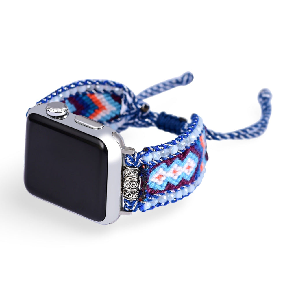Bracelet Apple Watch en nylon bleu avec motif géométrique et cristaux pour femme, modèle Alix.