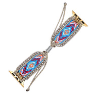 Bracelet Apple Watch en nylon bleu avec motifs géométriques rouges et blancs, fermoirs dorés.