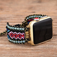 Bracelet Apple Watch en nylon noir tissé avec perles turquoise et rouge, détail cristaux, modèle Nyra.