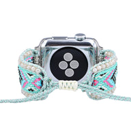 Bracelet Apple Watch en nylon bleu clair tissé avec détails cristallins et fermoir ajustable en corde.