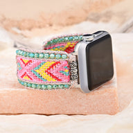 Bracelet nylon rose avec perles turquoise et détails en cristal pour Apple Watch femme.