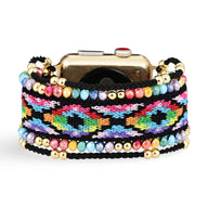 Bracelet Apple Watch femme en nylon multicolore avec motifs géométriques et détails en cristaux dorés.