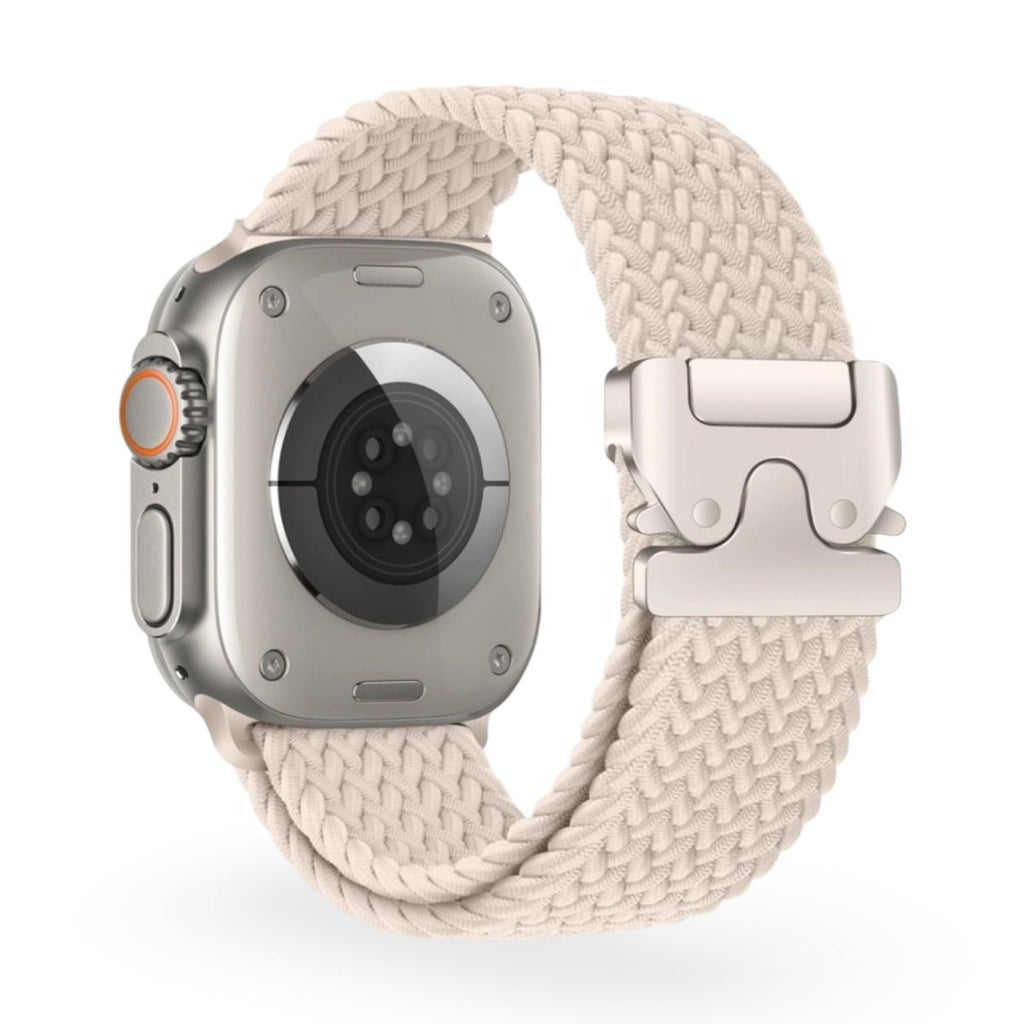 Bracelet Apple Watch en nylon tressé beige clair avec boucle tactique robuste.