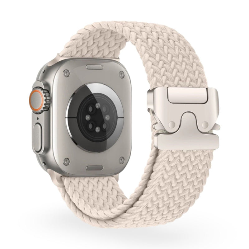 Bracelet Apple Watch en nylon tressé beige clair avec boucle tactique robuste.