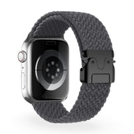 Bracelet Apple Watch noir en nylon tressé avec boucle tactique robuste.