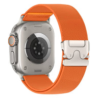Bracelet Apple Watch en nylon orange à boucle tactique argentée, style mixte.