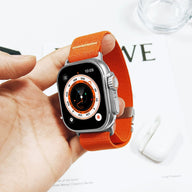 Bracelet Apple Watch en nylon orange vif avec boucle tactique robuste, taille 38-42 mm.