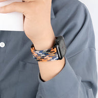Bracelet Apple Watch en nylon tressé multicolore orange bleu et noir, style Cypher, mixte.