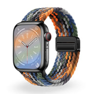 Bracelet Apple Watch en nylon tressé multicolore bleu, gris, orange et vert avec boucle noire.