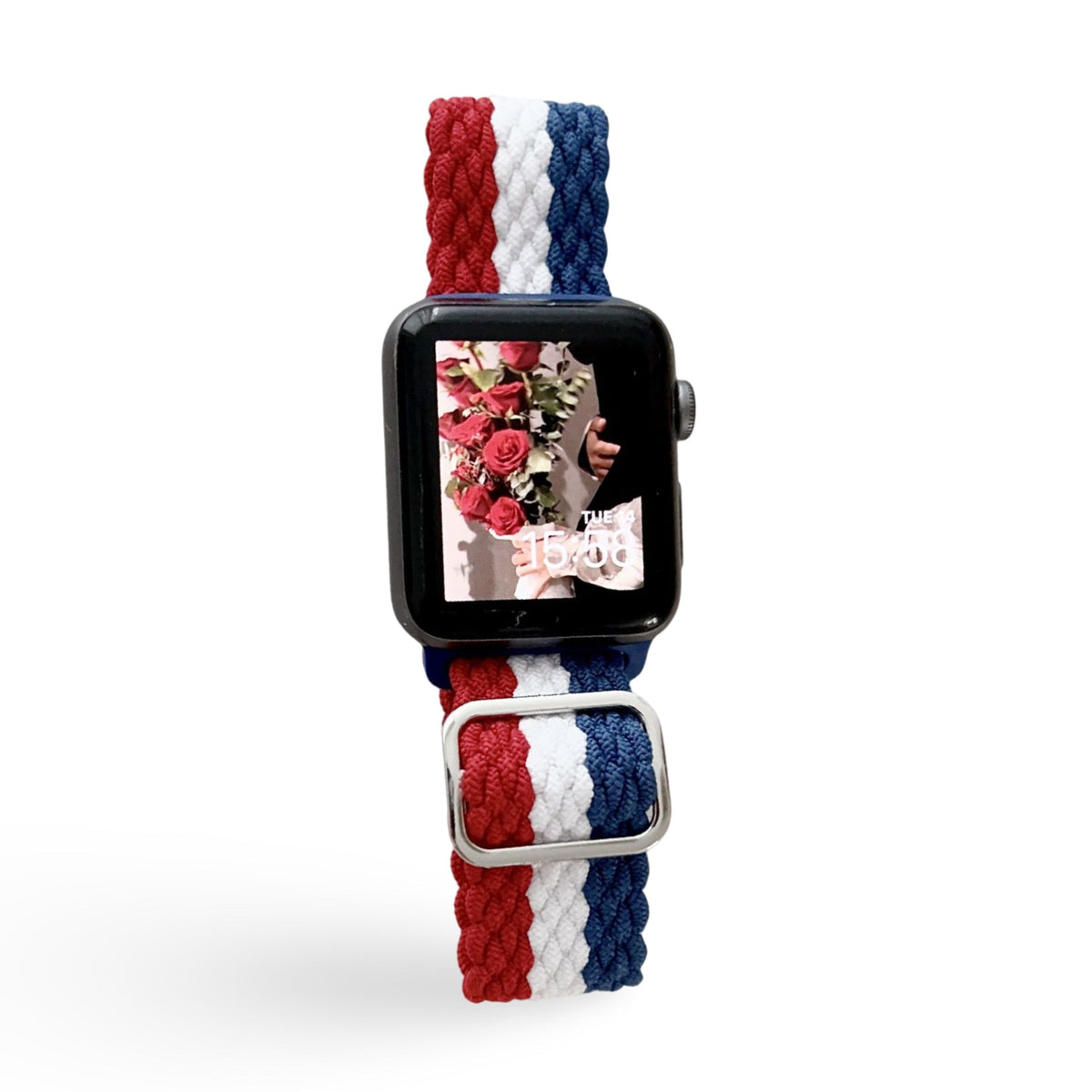 Bracelet Apple Watch en nylon tricolore bleu blanc rouge tressé avec boucle argentée.