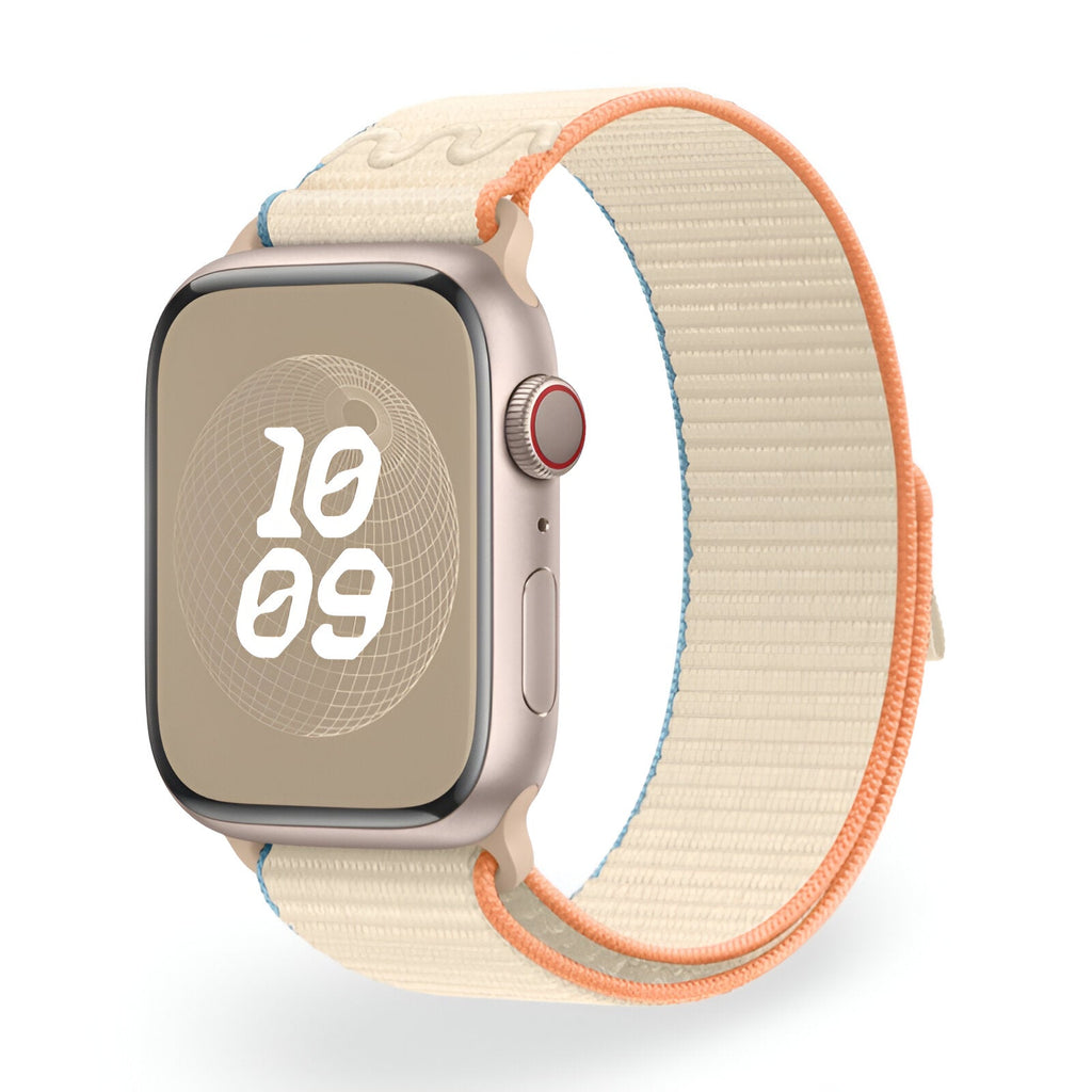 Bracelet Apple Watch en nylon beige clair avec bordure orange vif, style sport et boucle Velcro.