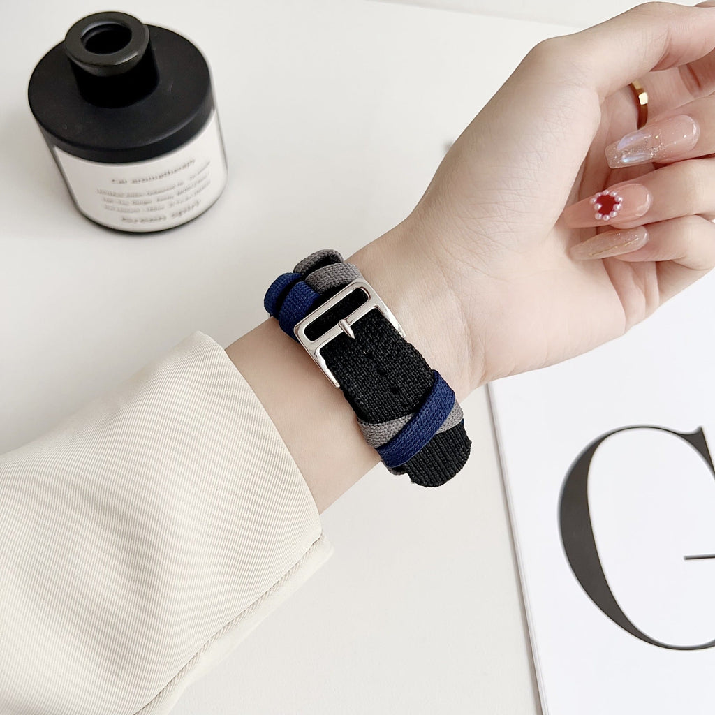 Bracelet Apple Watch en nylon bleu et noir, modèle Nari, fermeture boucle en métal, mixte.