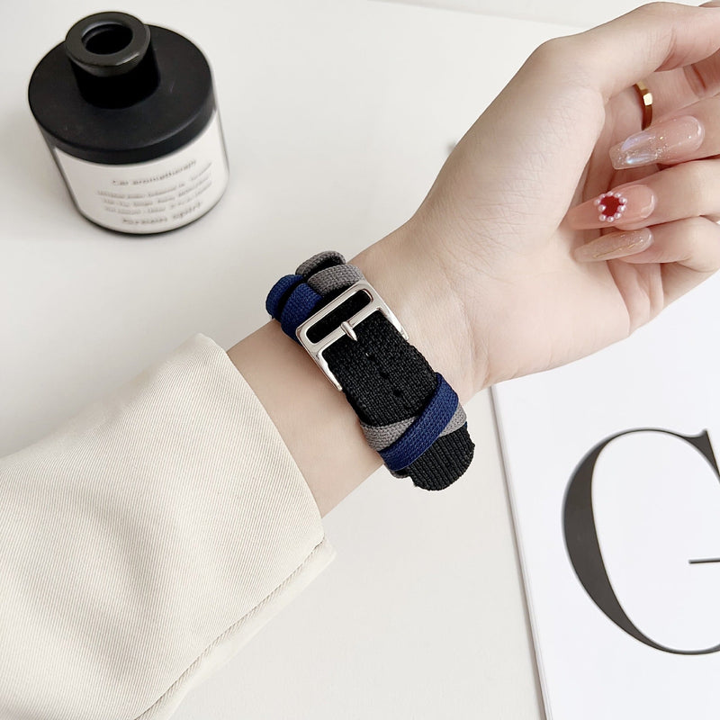 Bracelet Apple Watch en nylon bleu et noir, modèle Nari, fermeture boucle en métal, mixte.