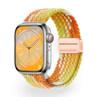 Bracelet Apple Watch en nylon tressé orange et jaune avec fermoir métallique rose en 38 à 42 mm.