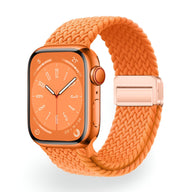 Bracelet Apple Watch en nylon tressé orange, modèle Xylon, fermeture magnétique rose clair.