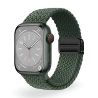 Bracelet Apple Watch en nylon tressé vert foncé, boucle noire mate, taille 38 à 42 mm.