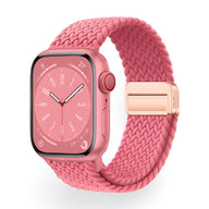 Bracelet Apple Watch en nylon tressé rose avec boucle aimantée rose doré.