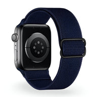 Bracelet Apple Watch en nylon bleu marine, boucle noire ajustable, modèle Zyra.