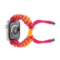 Bracelet Apple Watch nylon rose vif et jaune avec fermeture coulissante métallique argentée.