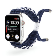 Bracelet Apple Watch en nylon tressé bleu marine avec détails blancs, modèle Radan.