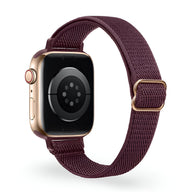 Bracelet Apple Watch en nylon tissé violet pour femme, boucle dorée ajustable.