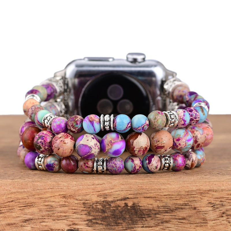 Bracelet pour Apple Watch en pierres naturelles multicolores avec perles turquoise, violet et beige, détails argentés.