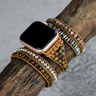 Bracelet Apple Watch femme en pierres naturelles multicolores et perles, style bohème avec cuir tressé.