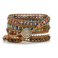 Bracelet pour Apple Watch femme en pierres naturelles multicolores, style wrap avec bouton métallique décoratif.