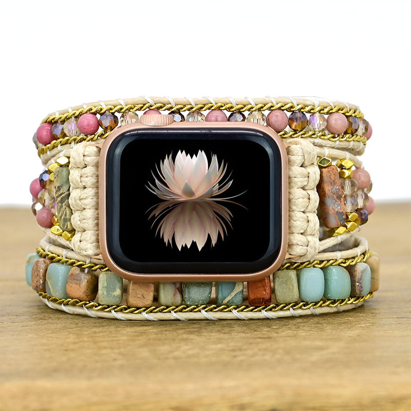 Bracelet Apple Watch femme multicolore en pierres naturelles avec tressage beige et or.