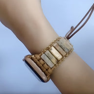 Bracelet Apple Watch femme en pierres d'agate beige rectangulaires et corde tressée marron clair.