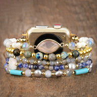 Bracelet pour Apple Watch femme en pierres de cristal multicolores avec perles dorées et accents turquoise.