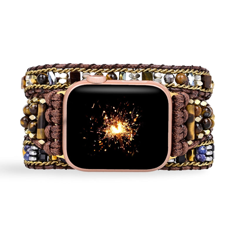 Bracelet Apple Watch Izar multicolore en pierres de cristal tressées sur cordon marron, style boho chic.