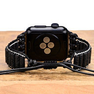 Bracelet Apple Watch pour femme en pierres volcaniques noires avec cordon réglable, modèle Ryline.